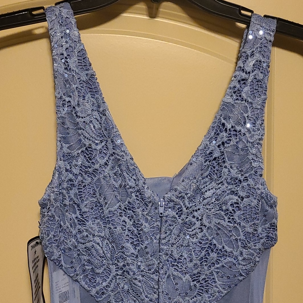 Blue gown - Picture 5 of 8